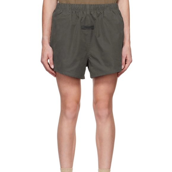 Essential shorts - Picture 2 of 2